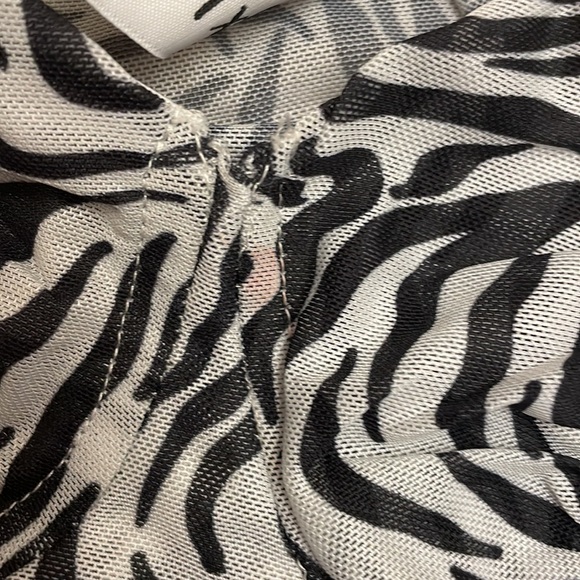 Princess Polly zebra crop top - Picture 4 of 4